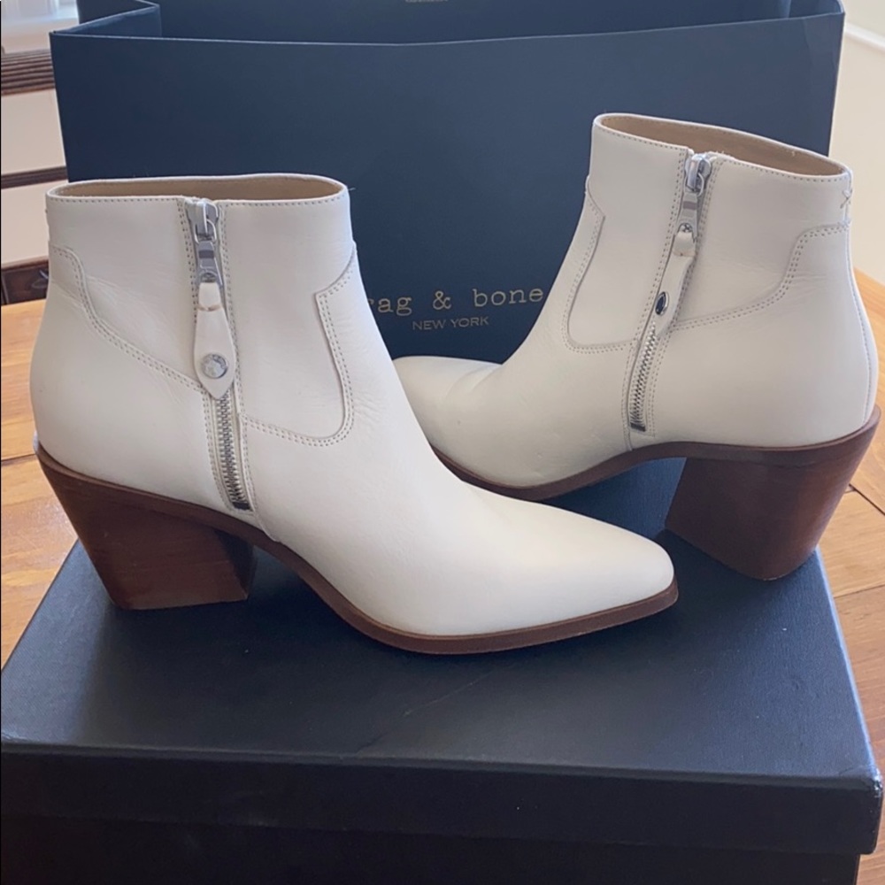 NWT White Rag & Bone Razor bootie